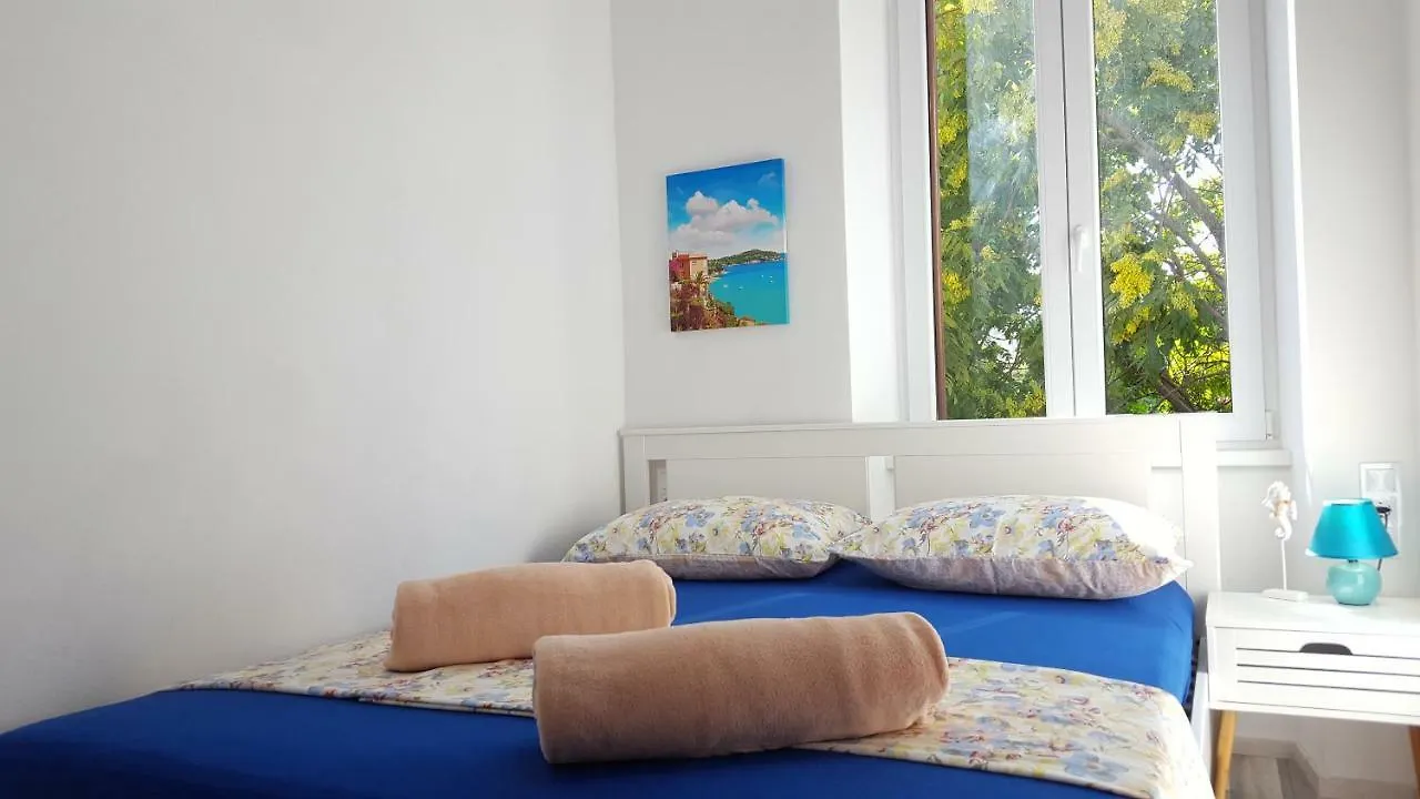 Apartment Imperia *** بولا 0*,