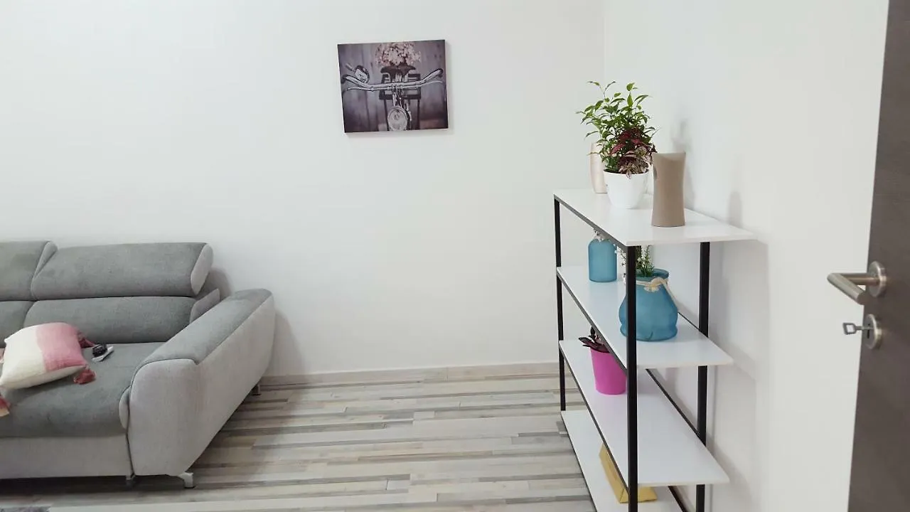 Apartment Imperia *** بولا