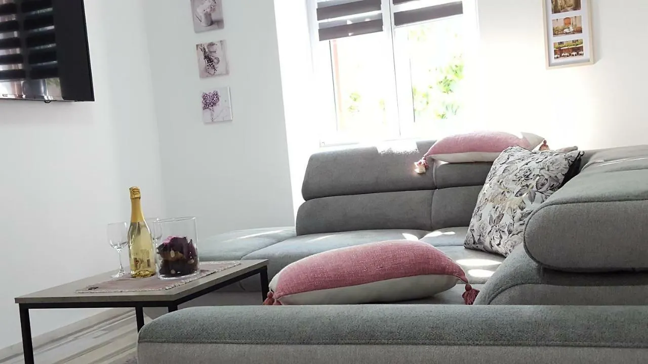 Apartment Imperia *** بولا