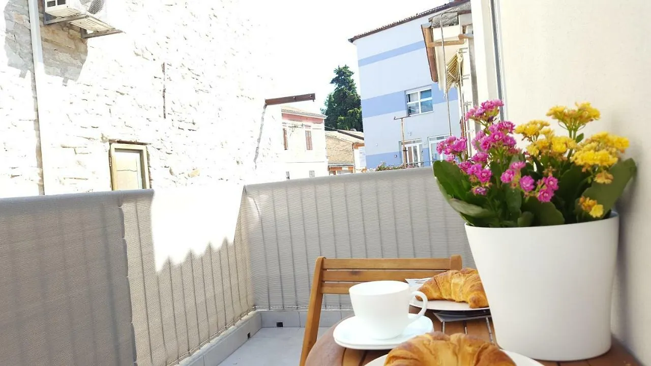 Apartment Imperia *** بولا 0*,